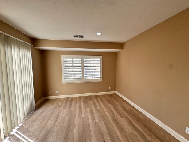 Building Photo - Move In Ready! Fremont 3 beds 2 baths Near Niles Canyon and Mission