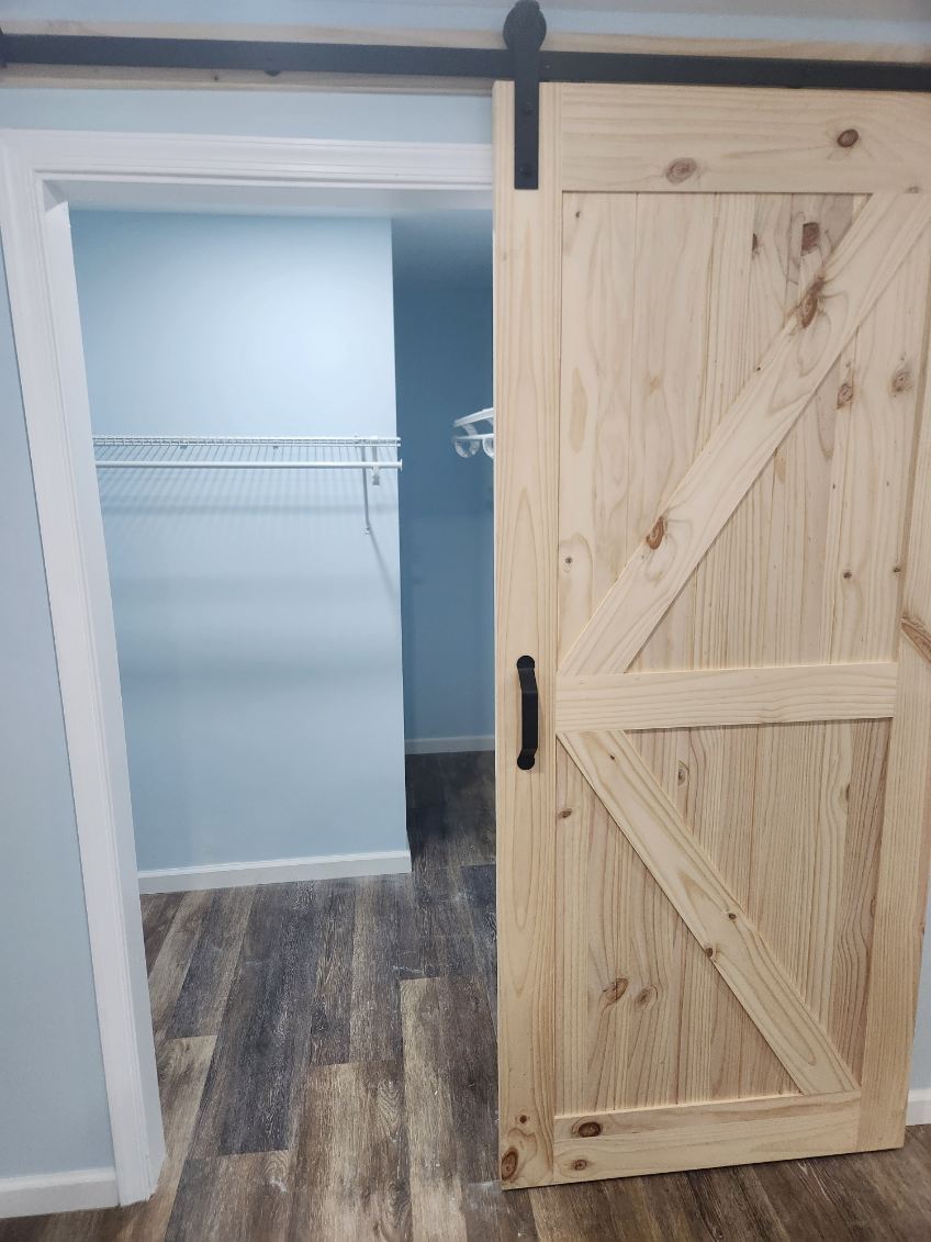 Building Photo - 2119 Oaklyn Dr