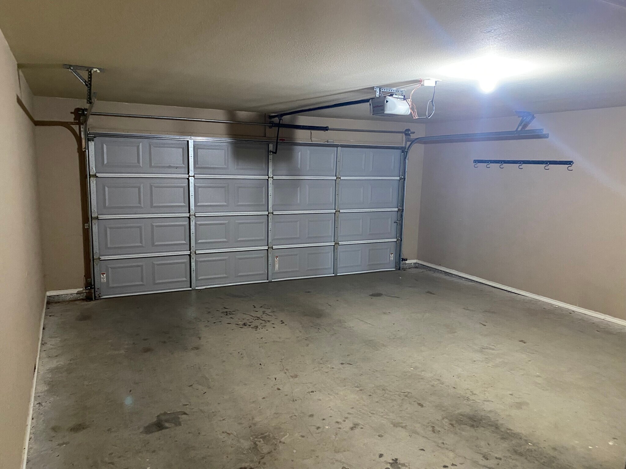 2 Car Garage - 4114 Huntleigh Dr