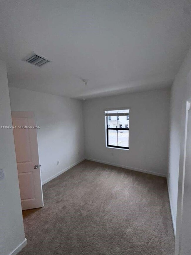 Building Photo - 1549 NE 3rd Ave