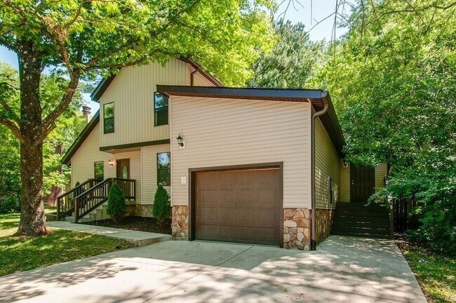 Building Photo - 625 Mercer Dr