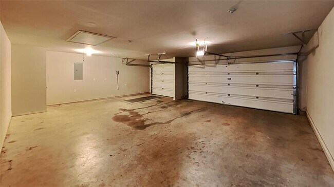 Building Photo - 6520 Bentwood Dr