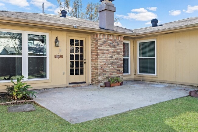 Building Photo - 6760 Gladys Ave