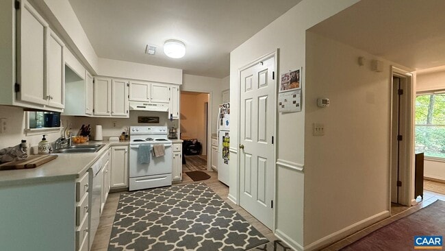 Building Photo - 3190 Saddlebrook Ln