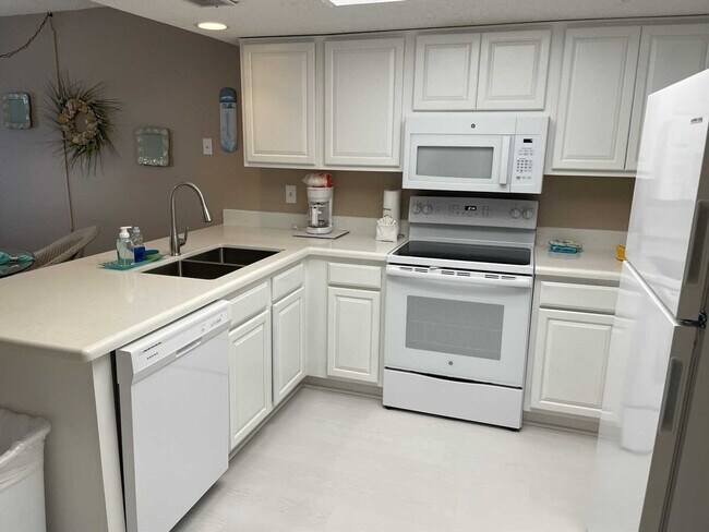 Building Photo - 115 E Coronado Dr