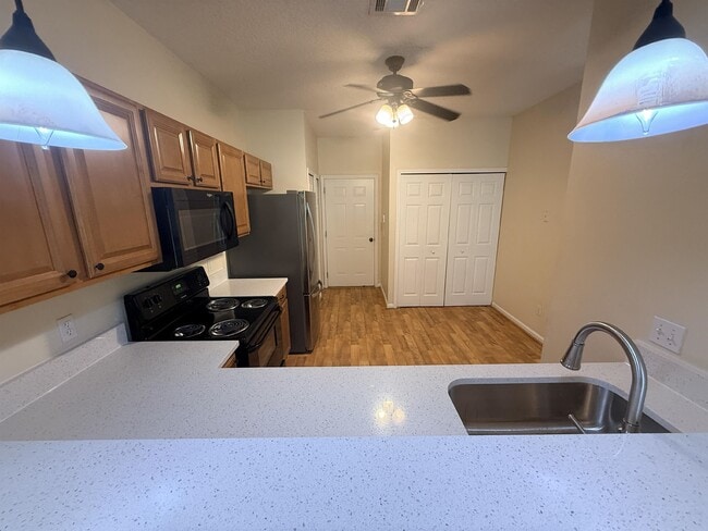 Building Photo - 374 Scrub Jay Dr