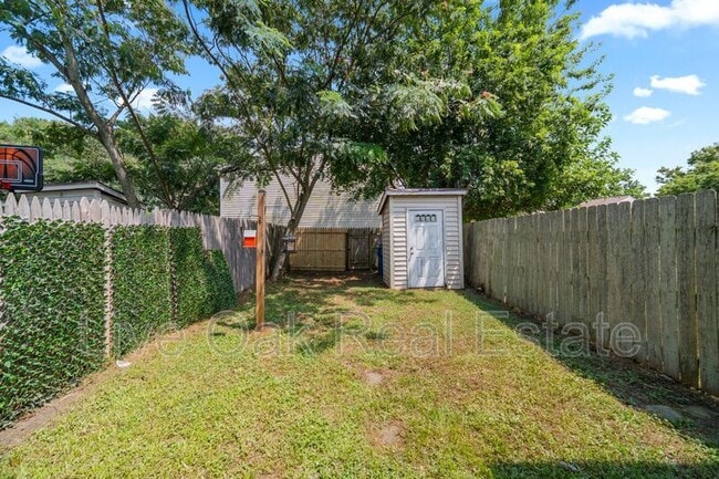 Building Photo - 1635 Fairfax Dr