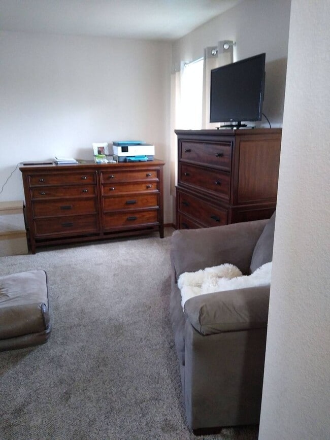 Building Photo - Beautiful 3 bedroom 2.5 bath CDA Home for ...