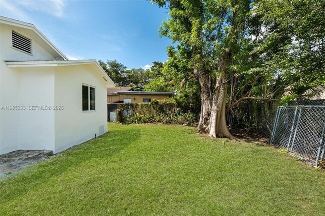 Building Photo - 5900 NW 5th Ct