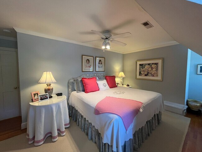 Building Photo - Incredible 5BD, 4.5BA House in Downtown Ra...