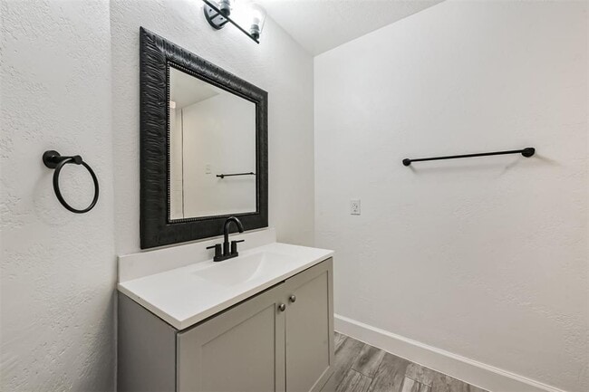 Building Photo - 210 Gentilly Dr