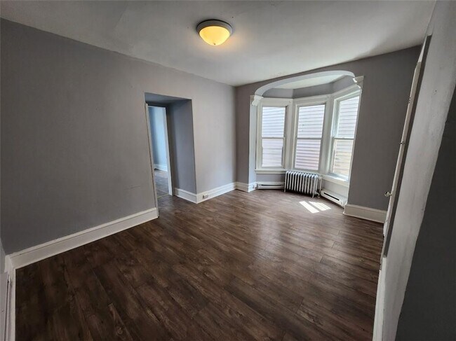 Building Photo - 30 Conklin St