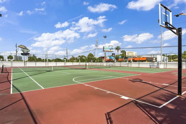 Building Photo - 8743 Thomas Dr