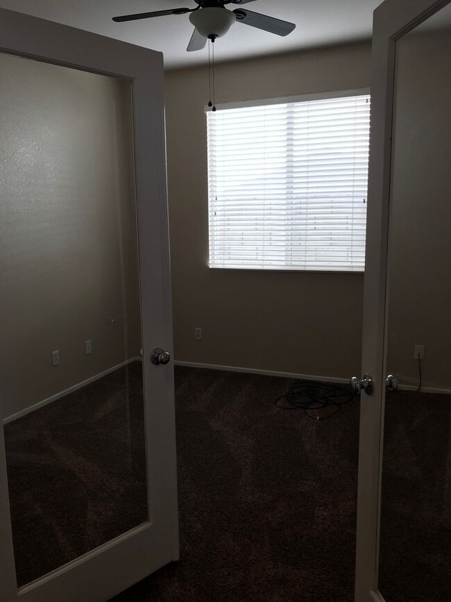 Building Photo - 3 BEDROOM VICTORVILLE HOME IN SPRING VALLE...