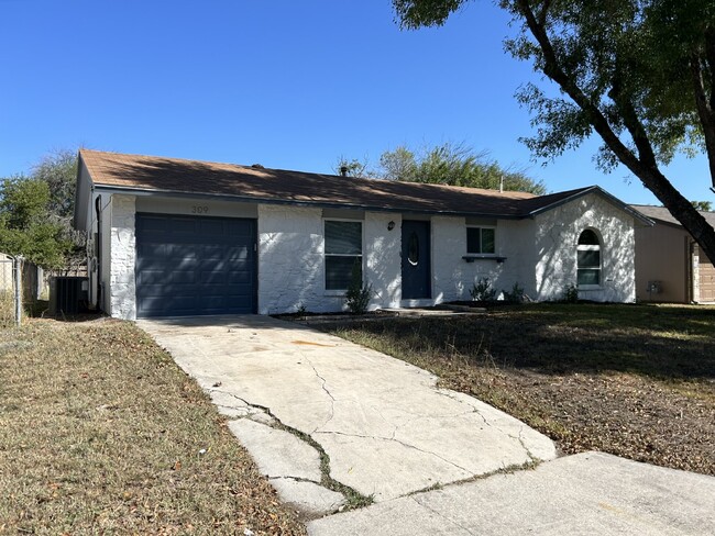 Building Photo - Beautifully remodeled 4 bedroom!