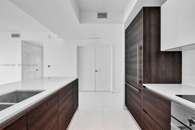 Building Photo - 301 Altara Ave