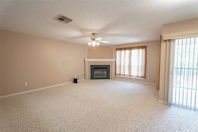 Building Photo - 8051 Bay Branch Dr