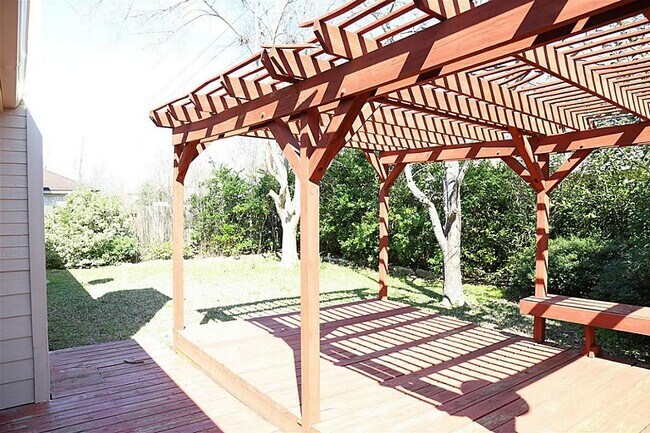 Building Photo - 2831 Lakefield Way