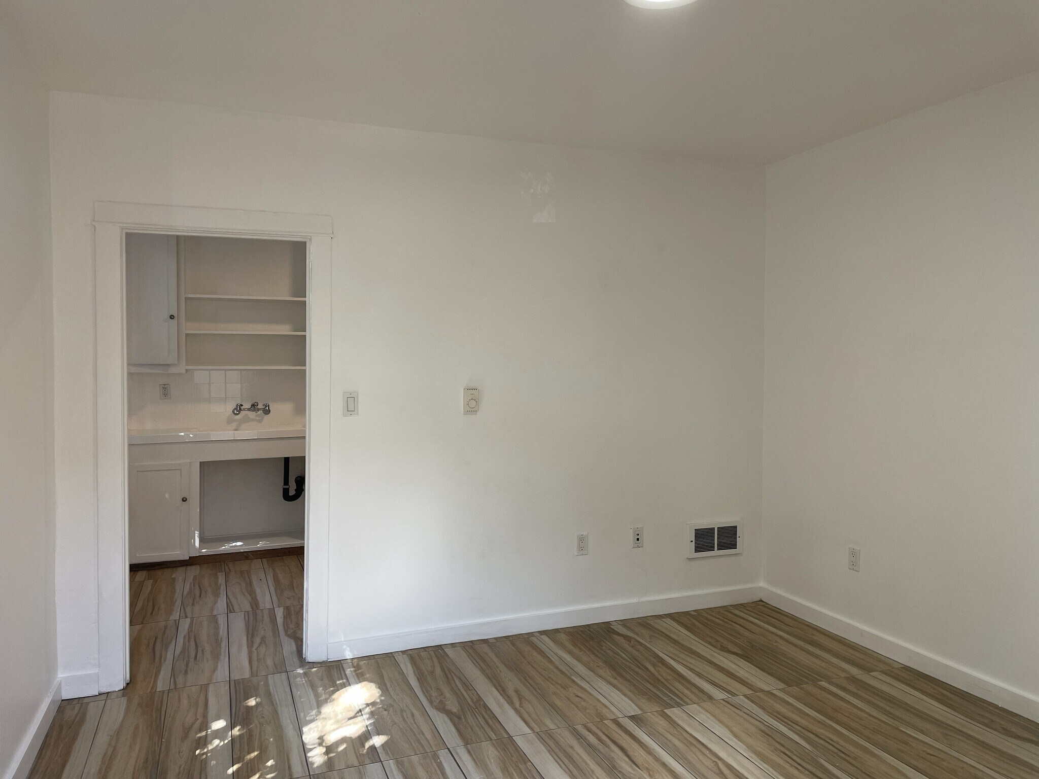 Building Photo - 202 Bicknell Ave