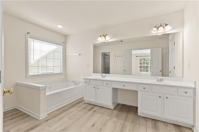 Building Photo - 915 Wendlebury Ct