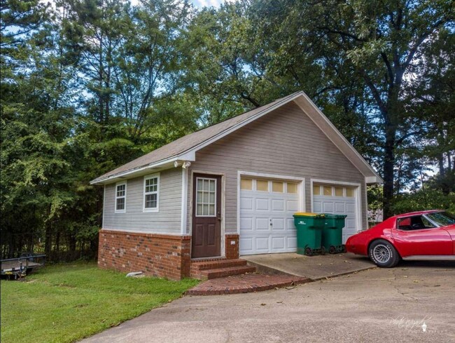 Building Photo - 11 Henry Ct