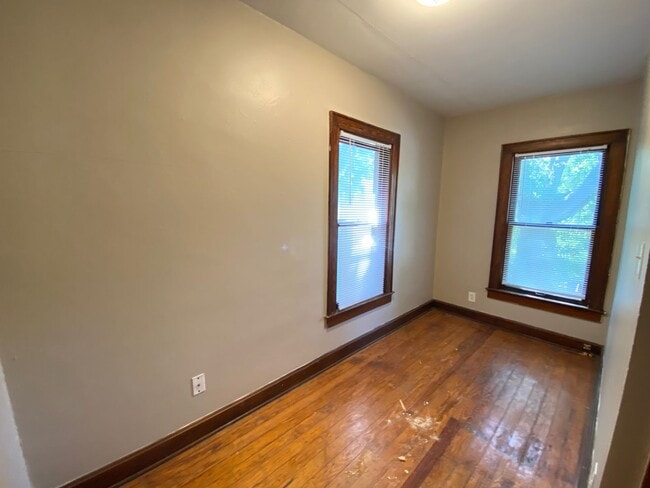 Building Photo - E Maynard Ave 215-217 YBR