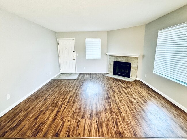 Building Photo - A Cozy 2 bedroom 2 bathroom with patio dow...