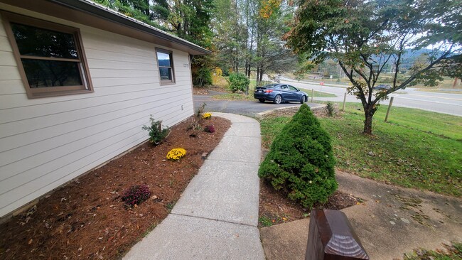 Building Photo - 12735 US-221