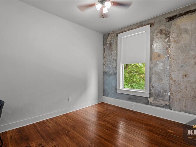 Building Photo - 212 Seventh St.
