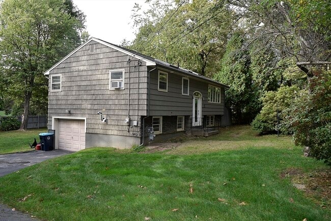 Building Photo - 157 Floral St