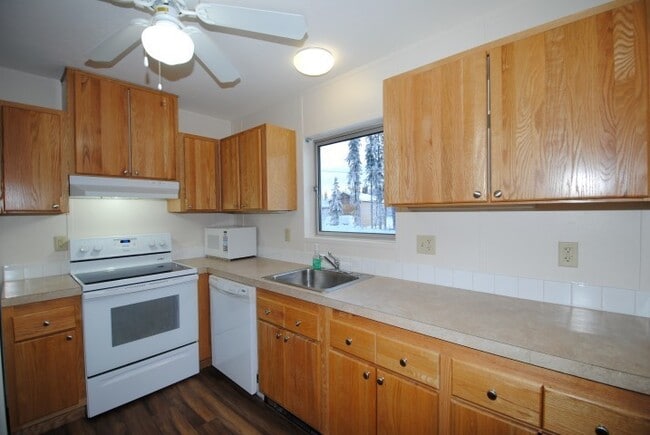 Building Photo - 2 Bed/1 Bath off Nordale Rd