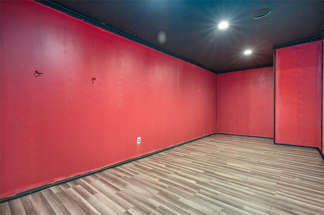 Building Photo - 1219 Park Ln