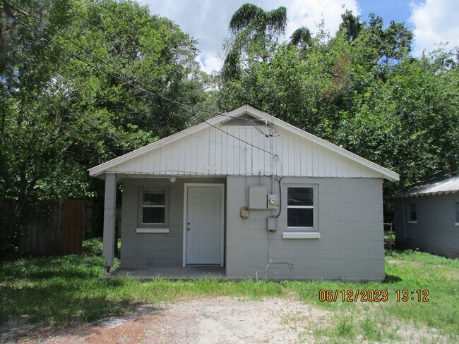 Primary Photo - Cozy 2 bedroom, 1 bathroom one Deland