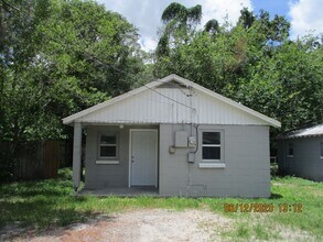 Building Photo - Cozy 2 bedroom, 1 bathroom one Deland