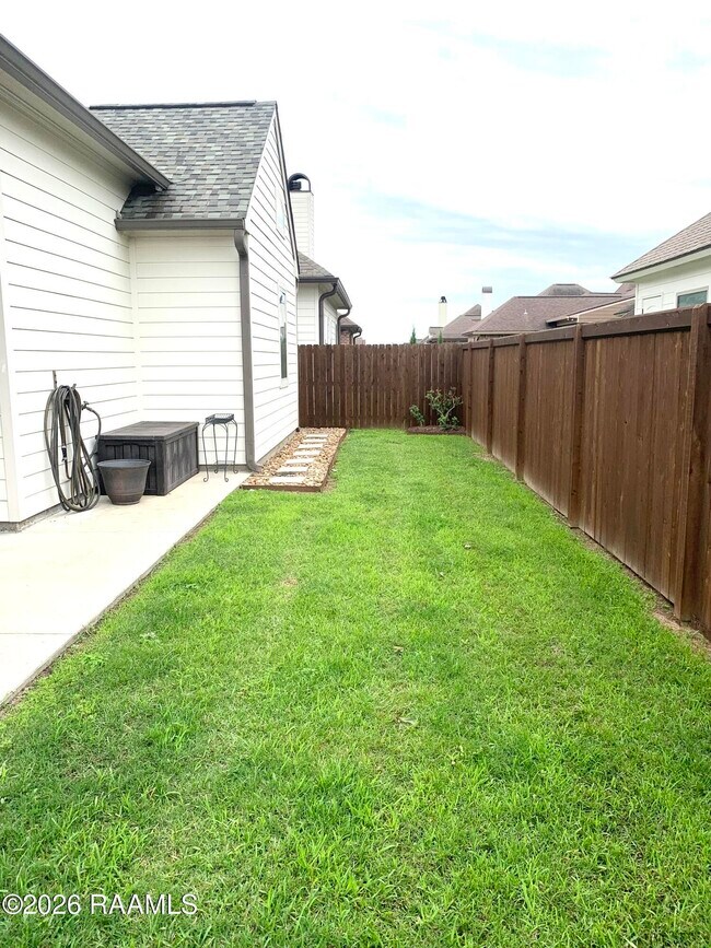 Building Photo - 200 Cypress View Dr