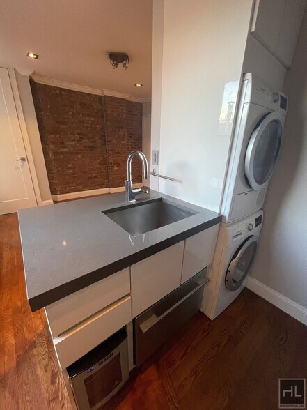 Building Photo - MOTT STREET