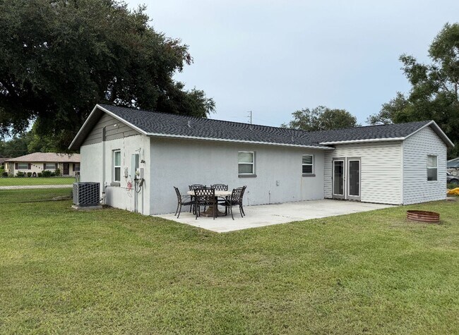 Building Photo - 3 bedroom home for rent on 1/2 acre!
