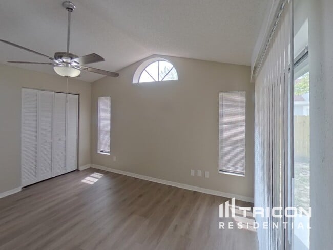 Building Photo - 5490 Friarsway Dr