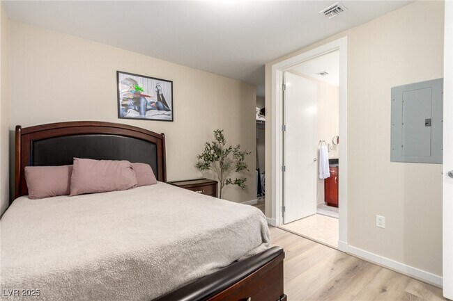 Building Photo - 4575 Dean Martin Dr