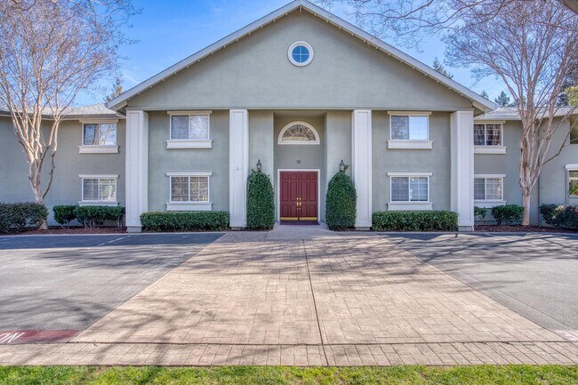 Building Photo - 20 Willow Rd