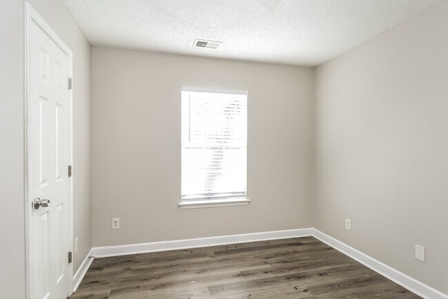 Building Photo - 1833 Cagney St