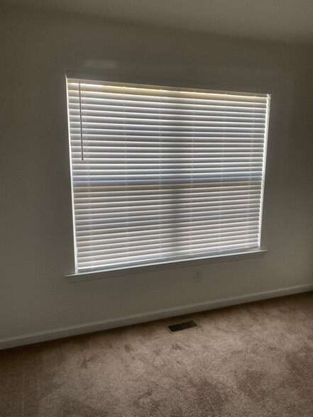 Building Photo - 1834 Iron Mountain Dr