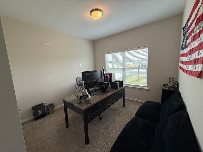 Building Photo - 157 Deerfield Dr NE