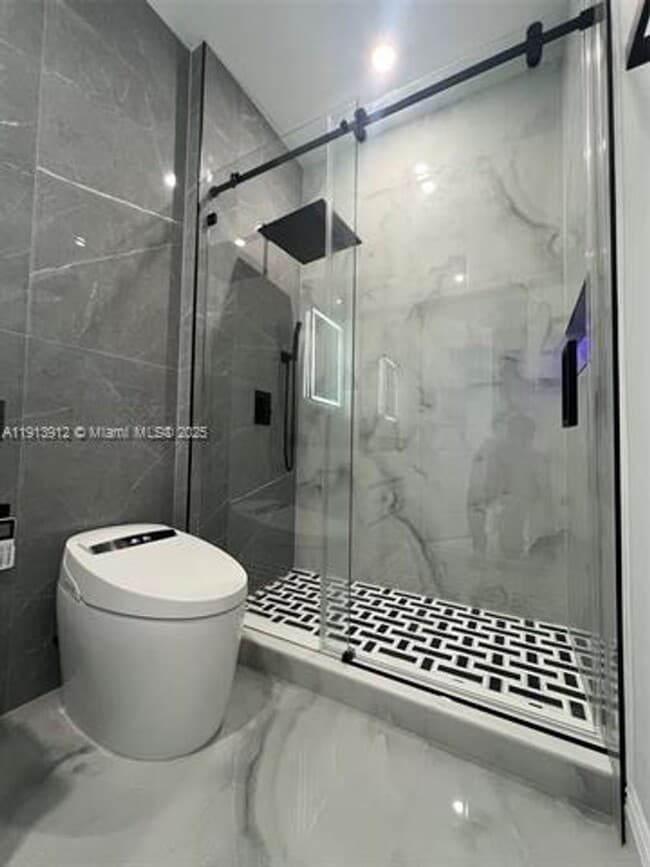 Building Photo - 7910 Harbor Island Dr