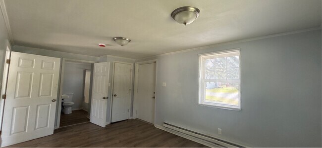 Building Photo - 1110 Charlie Dr
