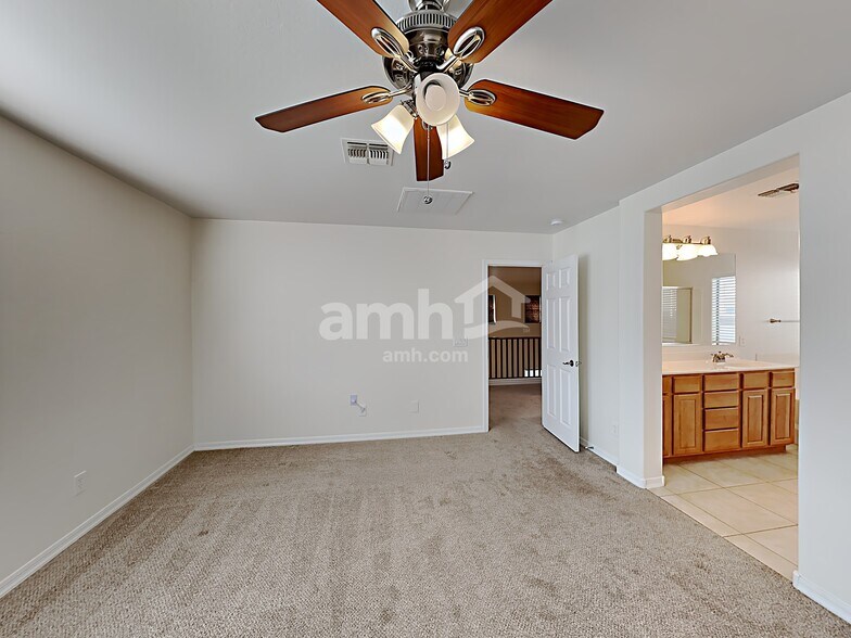 Building Photo - 15424 W Poinsettia Dr