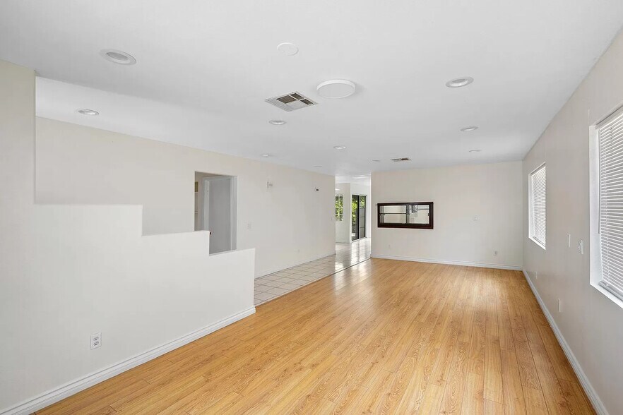 Building Photo - 14012 Sayre St