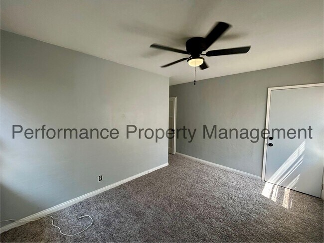 Building Photo - Charming 3 Bed/1 Bath in Home w/ RBP & Sec...