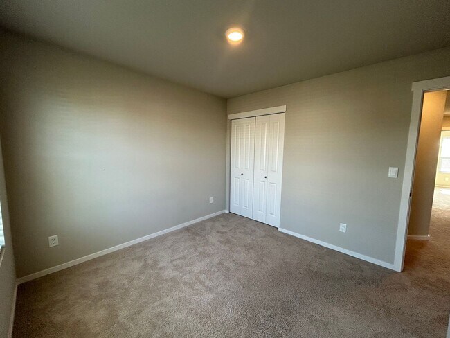 Building Photo - Beautiful 4 Bedroom Home with Attached Garage!