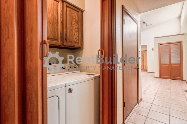 Building Photo - 2805 Palo Verde Dr NE